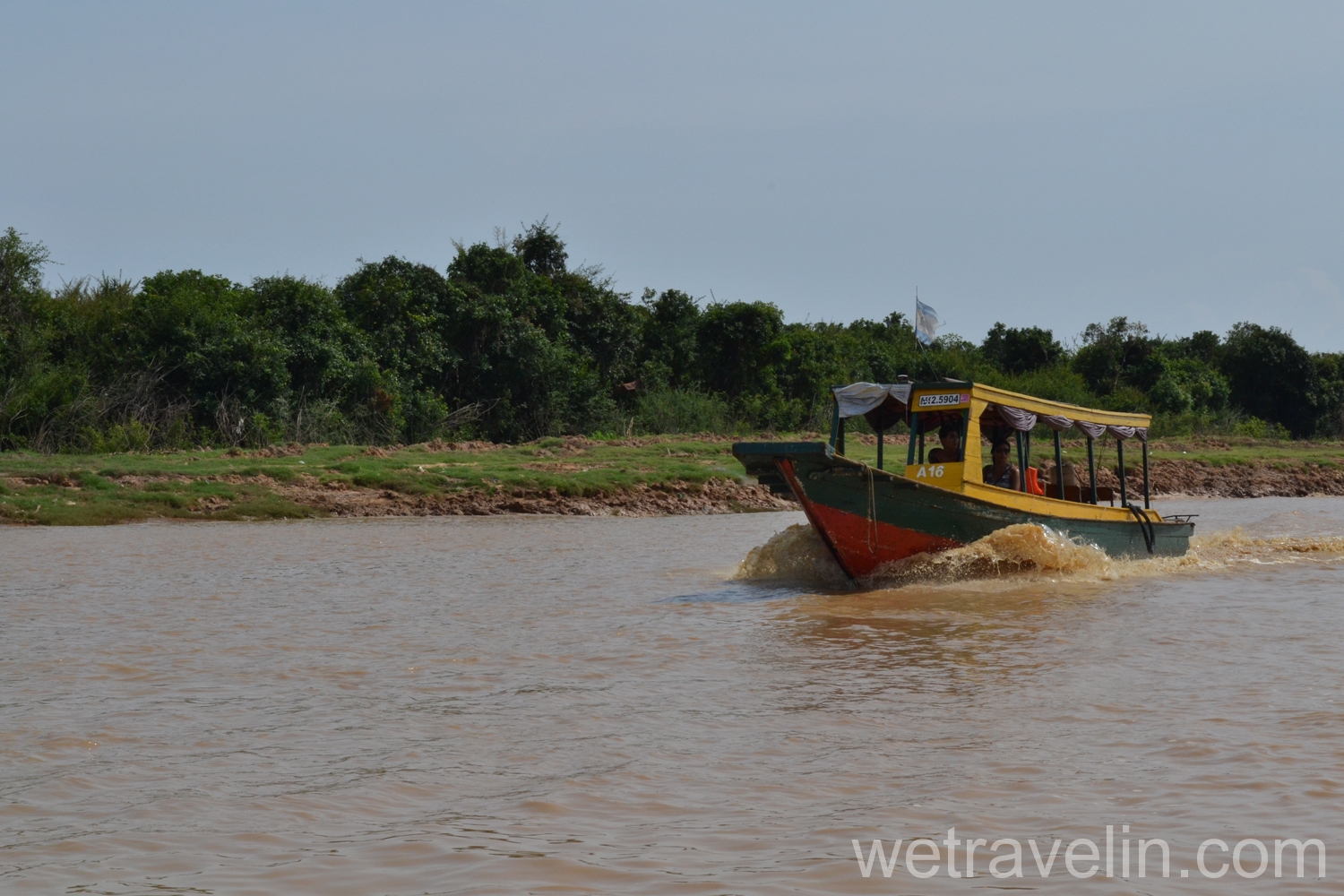 камбоджийская лодка