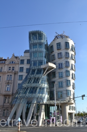 танцующий дом в Праге