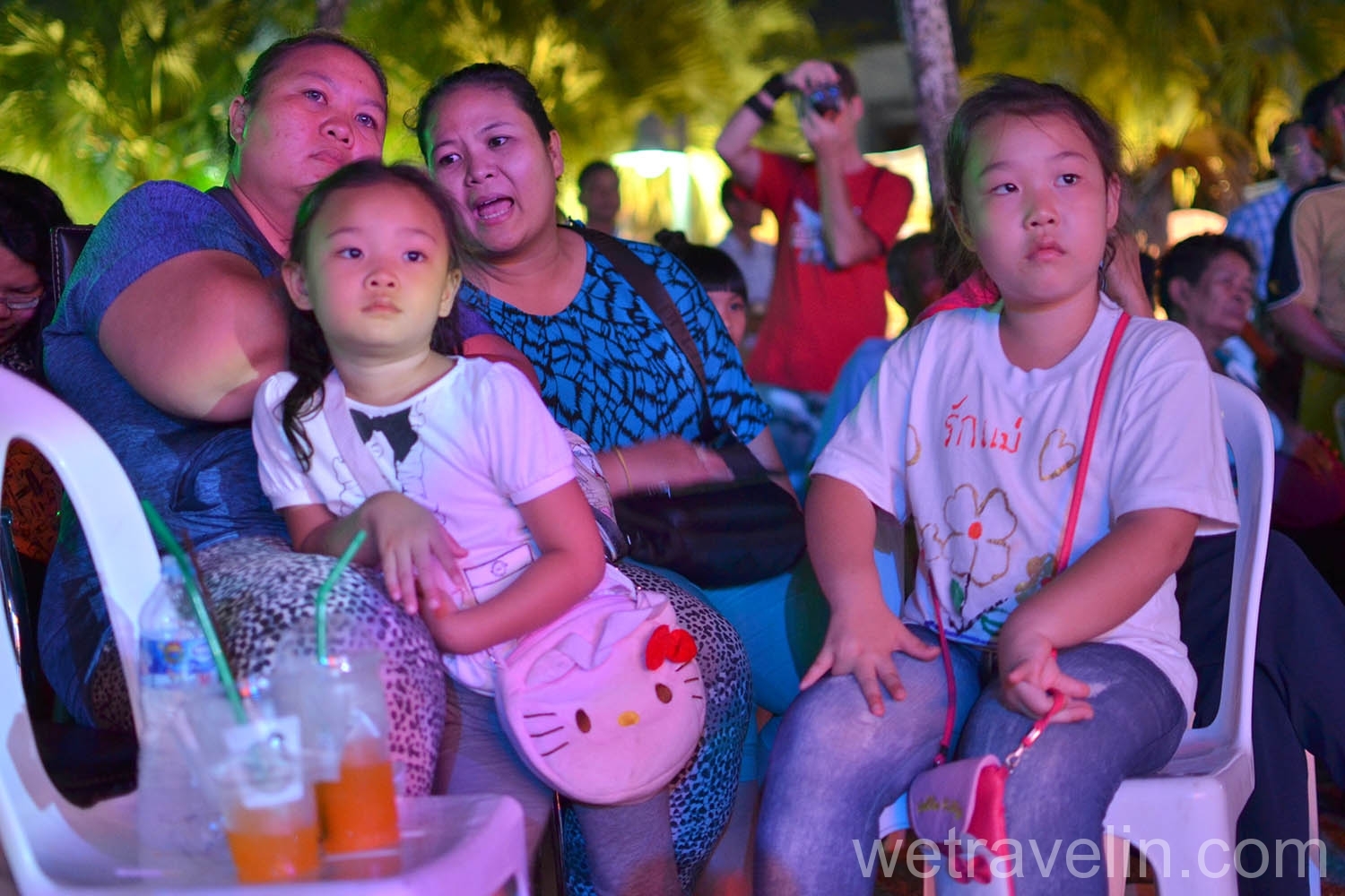 тайцы на фестивале старого города на Пхукете