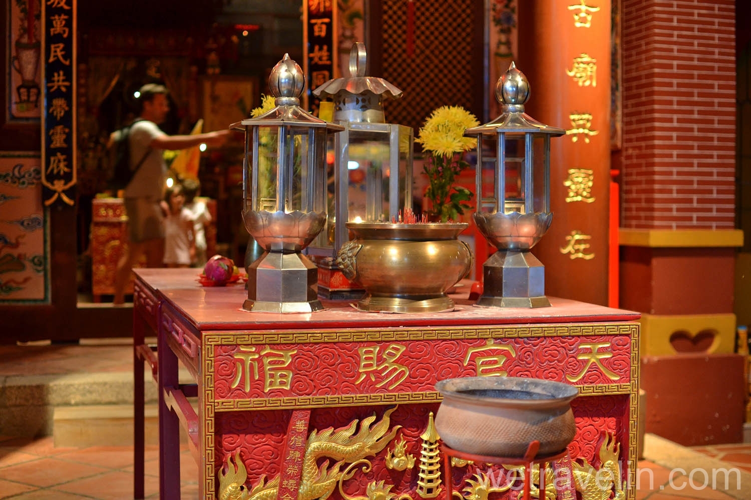 стол в китайском храме