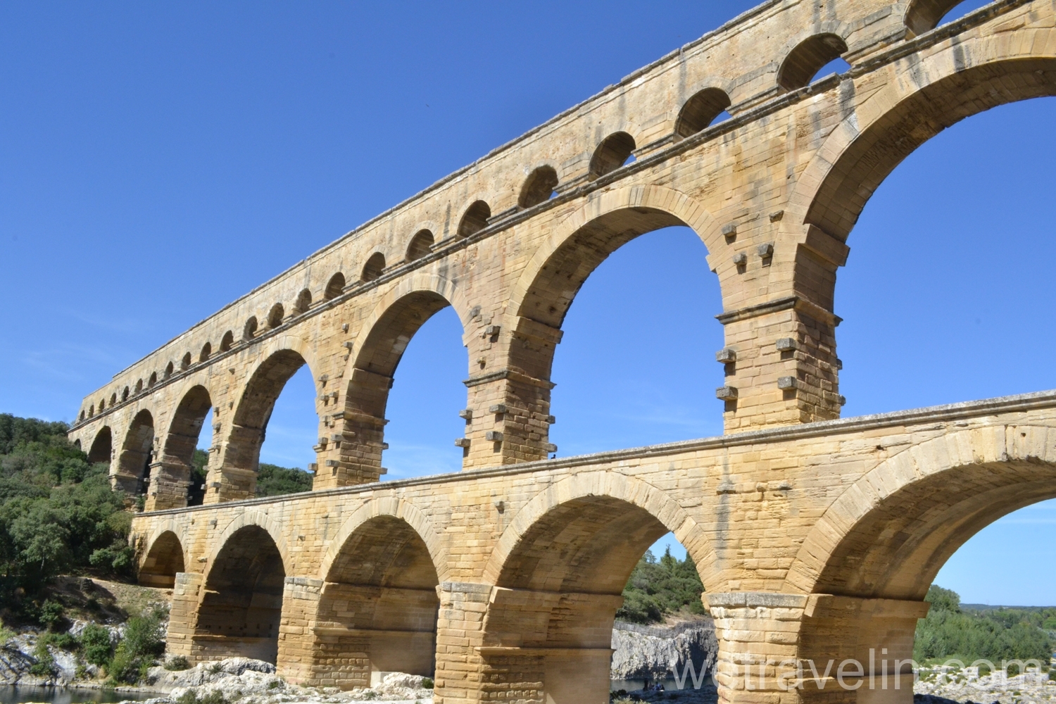 древнеримский акведук Пон-дю-Гар