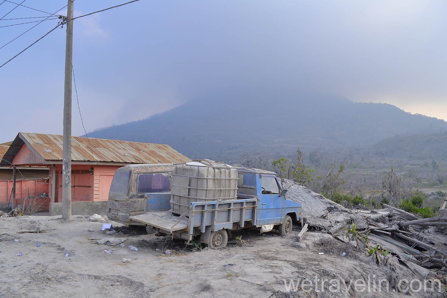 брошенные села после взрыва вулкана Синабунг