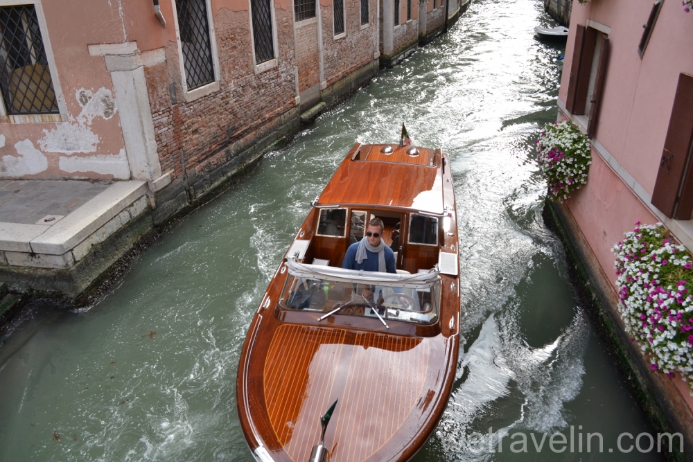 катер в Венеции