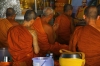 монахи на горе большого Будды