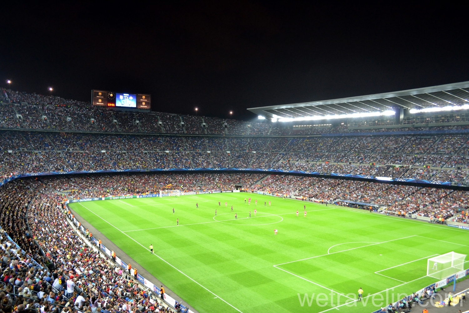 футбольное поле на стадионе в Барселоне