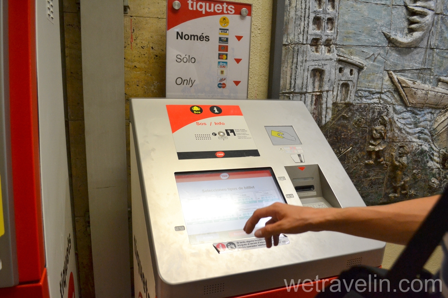 автомат для покупки билетов в Барселоне