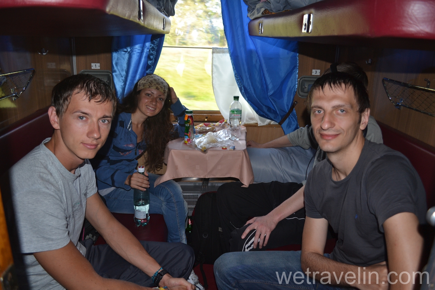 купэ в поезде на Украине