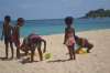 дети на пляже Шри-Ланки