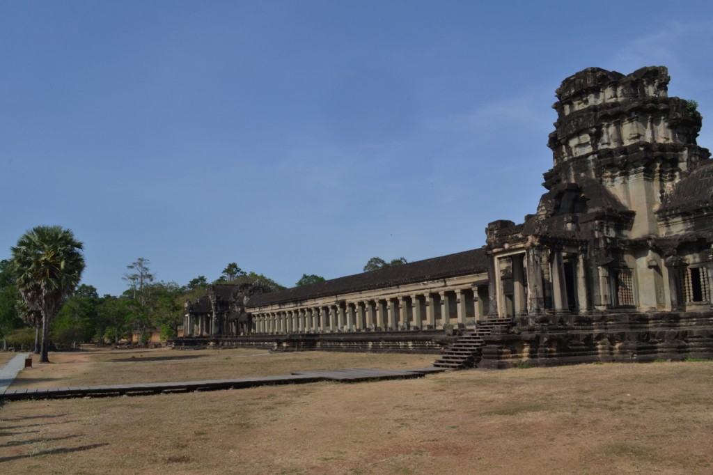 Ангкор захватывает своей величественностью. Не верится, что в этом здании когда то, давным-давно ходили короли и их подчиненные.