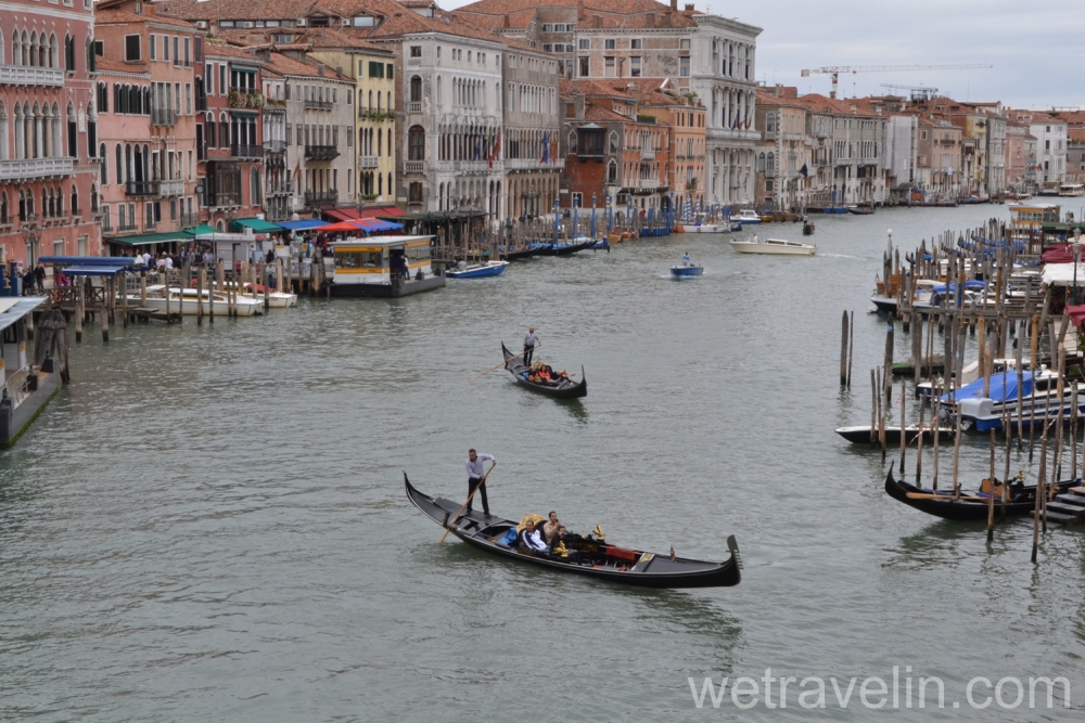 гондола на гранд канале Венеции