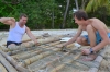 строим плот на острове Тан